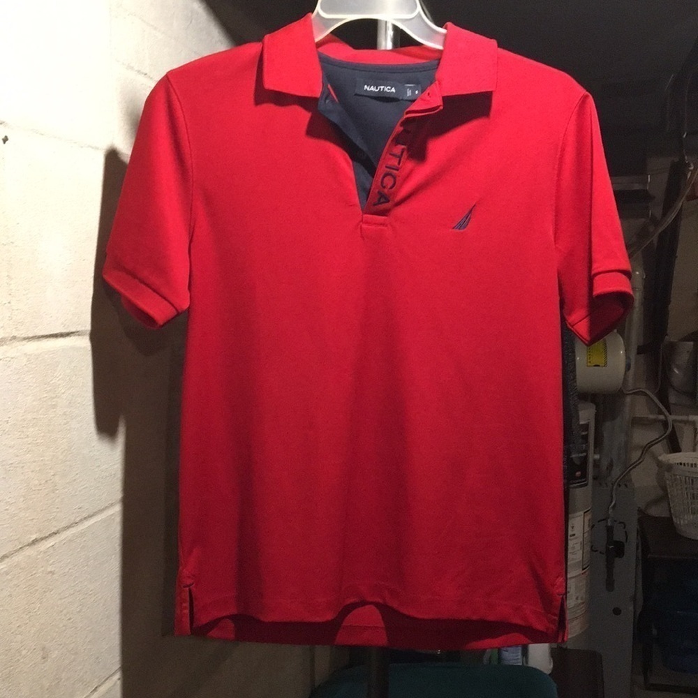 Men’s Nautica shirt